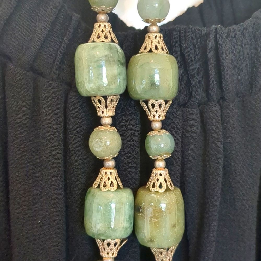 Vintage Chunky Jade Bead Necklace 17 inches long - Picture 8 of 10